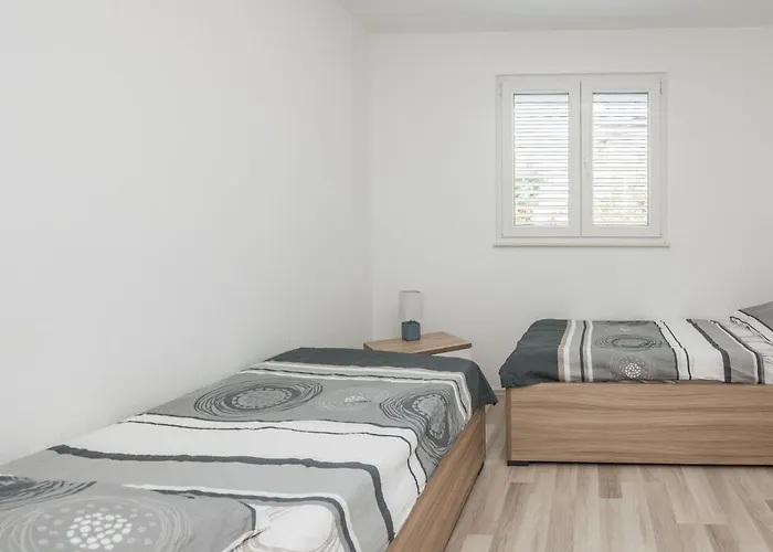 Loncar 1 By Interhome