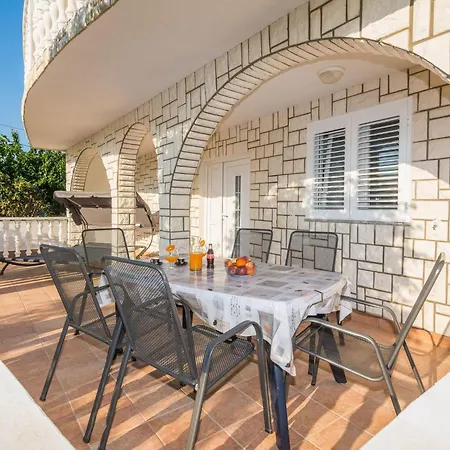 Loncar 1 By Interhome