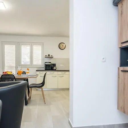 Loncar 1 By Interhome * Вир