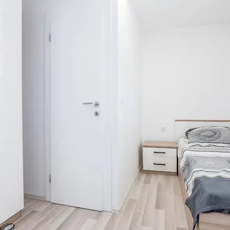 Loncar 1 By Interhome *