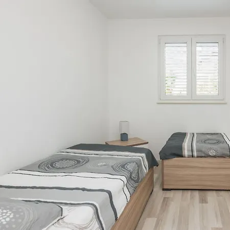 Loncar 1 By Interhome